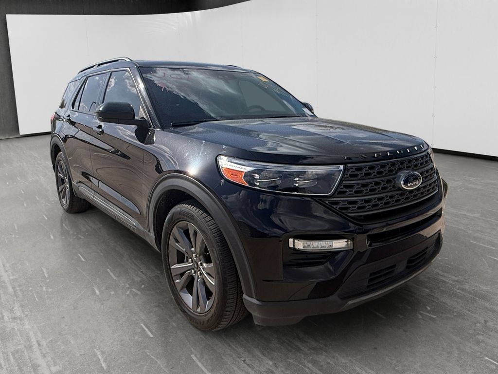 Used 2023 Ford Explorer XLT w/ Equipment Group 202A RWD image 7