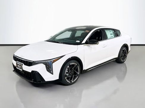New 2025 Kia K4 GT-Line image 3