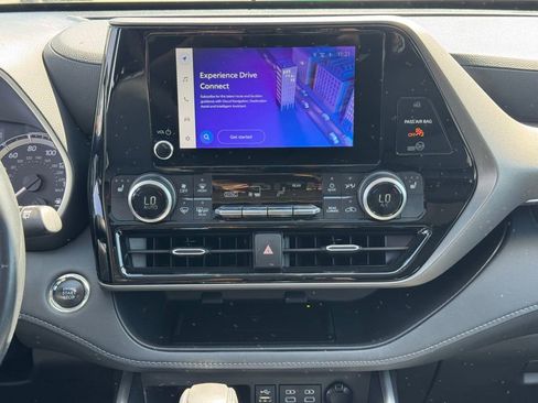 Used 2023 Toyota Highlander XLE image 18