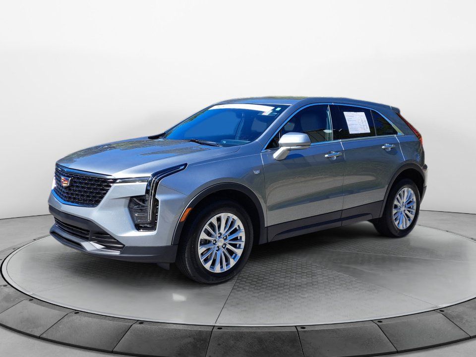 Certified 2024 Cadillac XT4 Luxury w/ Cold Weather Package FWD image 3