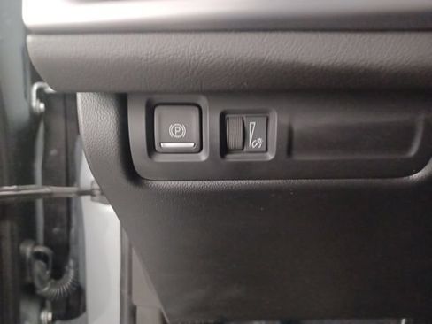 Used 2025 Cadillac XT4 Premium Luxury FWD image 20