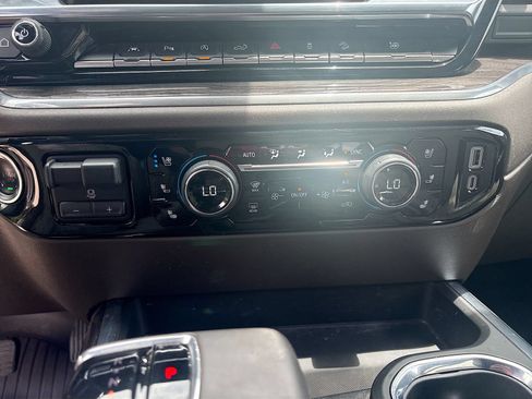 Used 2025 Chevrolet Silverado 1500 LTZ AWD/4WD image 15