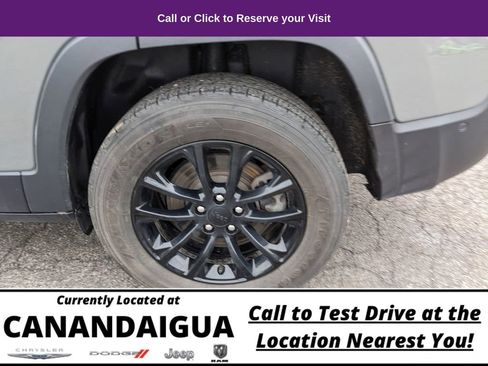 Used 2023 Jeep Cherokee Altitude Lux image 14