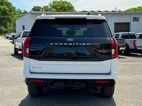 Used 2025 Ford Expedition Active AWD/4WD image 4