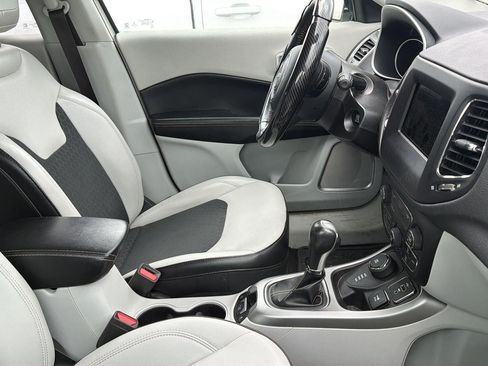 Used 2019 Jeep Compass Latitude w/ Popular Equipment Group AWD/4WD image 12