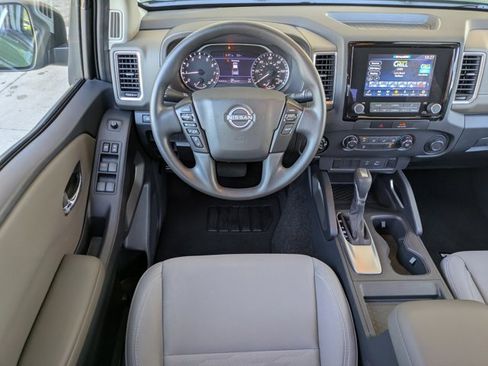 Used 2022 Nissan Frontier SV image 14