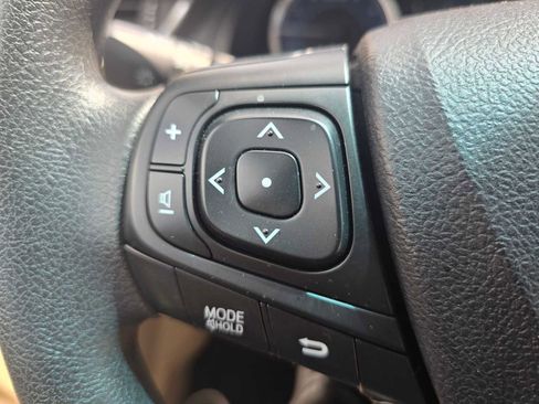 Used 2017 Toyota Camry LE FWD image 33