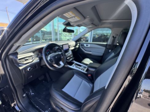 Used 2023 Ford Explorer XLT w/ Equipment Group 202A RWD image 7