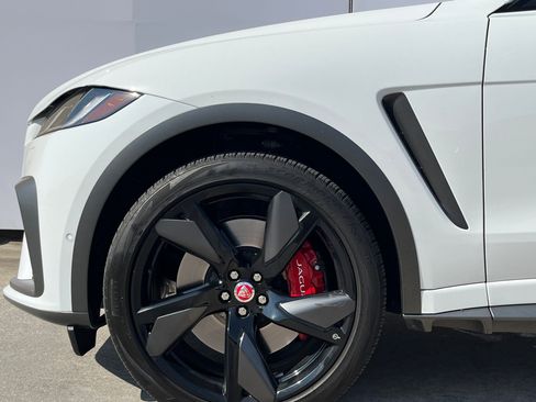 Used 2023 Jaguar F-PACE SVR image 11