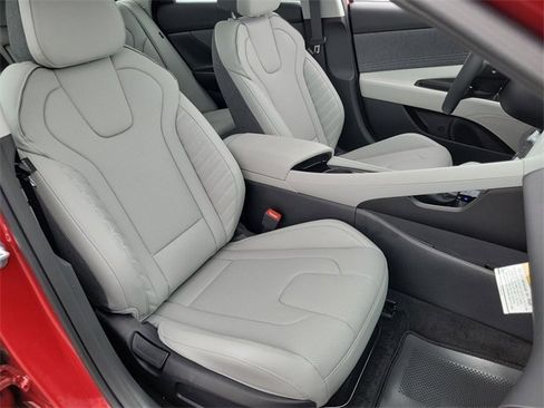 New 2025 Hyundai Elantra Limited image 19