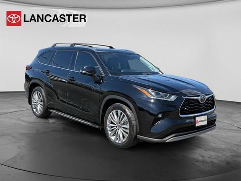 Used 2022 Toyota Highlander Platinum AWD/4WD image 1