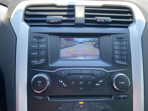 Used 2015 Ford Fusion SE FWD image 16