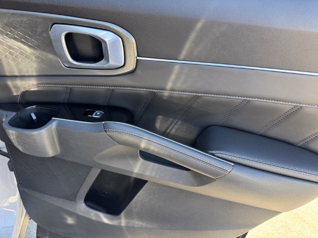 Used 2022 Kia Sorento SX FWD image 9