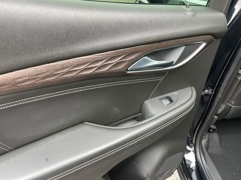 Used 2022 Buick Envision Avenir w/ Technology Package II image 23