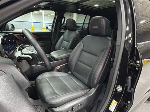 Used 2024 Chevrolet Traverse Z71 image 12