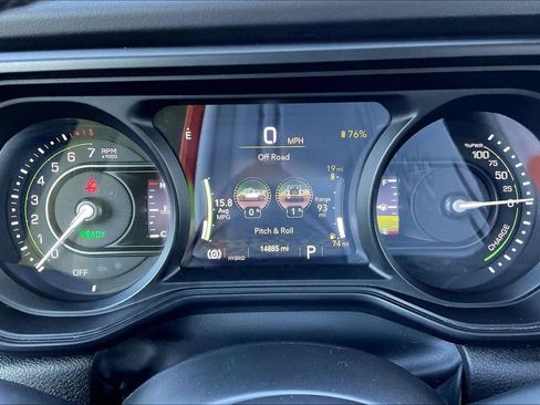 Used 2025 Jeep Wrangler Unlimited Rubicon 4xe w/ Convenience Group AWD/4WD image 16