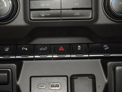 Used 2024 Chevrolet Silverado 2500 Custom w/ Custom Value Package image 36