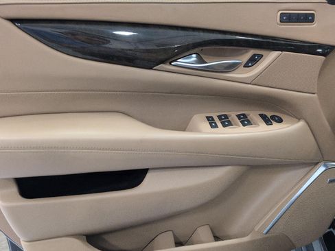 Used 2019 Cadillac Escalade ESV Platinum AWD/4WD image 29