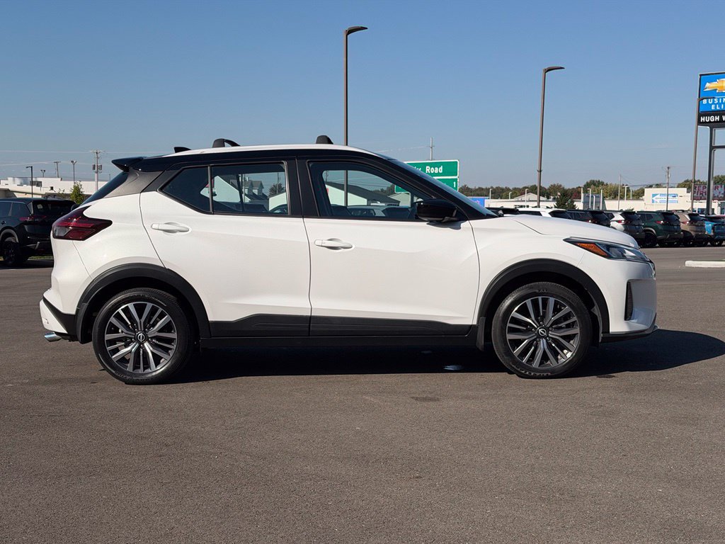 Certified 2022 Nissan Kicks SV w/ Interior Electronics Package FWD image 6