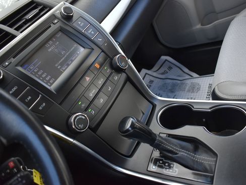 Used 2017 Toyota Camry SE image 23