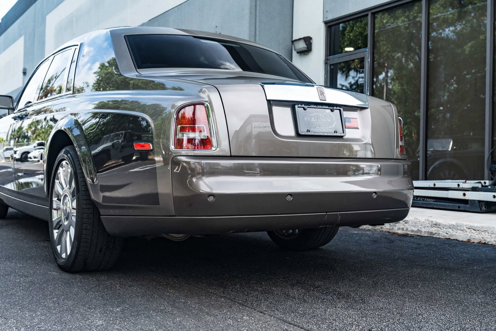 Used 2004 Rolls-Royce Phantom Sedan RWD image 10