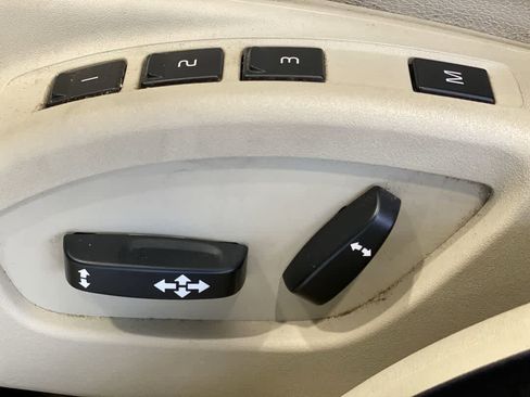 Used 2016 Volvo XC70 T5 Premier w/ Proximity Package image 15