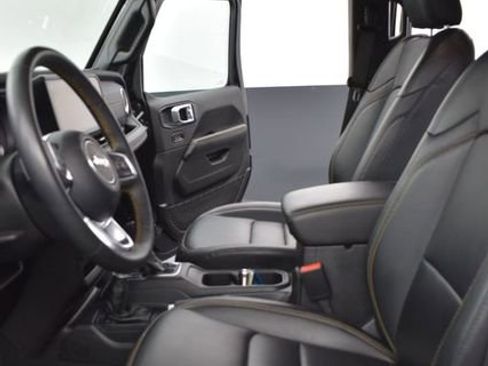 Used 2024 Jeep Wrangler Unlimited Sahara w/ Technology Group AWD/4WD image 9