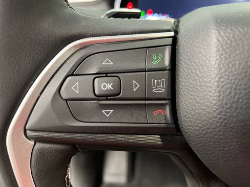 Used 2025 Jeep Grand Cherokee Altitude AWD/4WD image 47