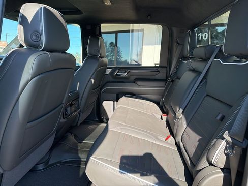 Used 2025 GMC Sierra 2500 AT4X image 4