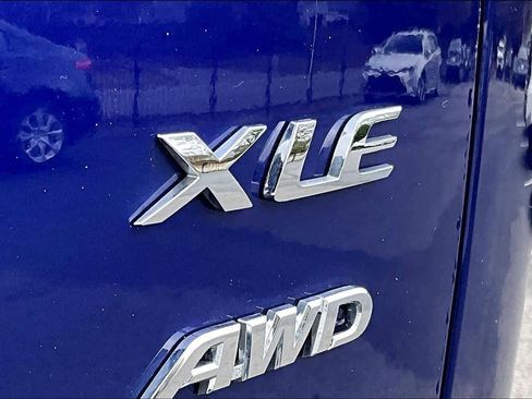 Certified 2024 Toyota Corolla Cross XLE image 9