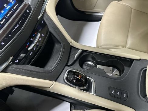 Used 2018 Cadillac XT5 Luxury w/ Driver Awareness Package AWD/4WD image 13