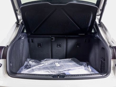 New 2026 Porsche Macan image 12