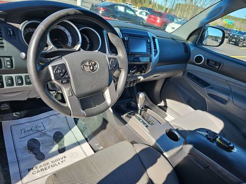 Used 2015 Toyota Tacoma Base image 20