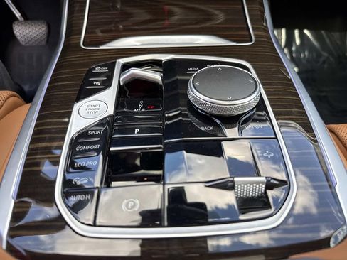 Used 2023 BMW X7 xDrive40i image 38