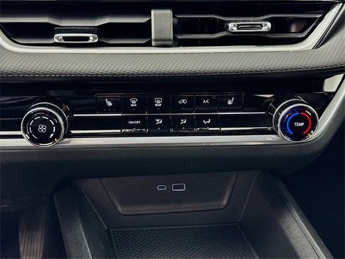 Used 2026 Chevrolet Equinox LT image 17