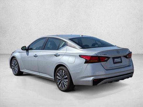 Used 2024 Nissan Altima 2.5 SV FWD image 8