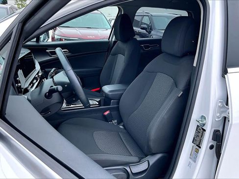 Certified 2026 Kia Sportage LX FWD image 8
