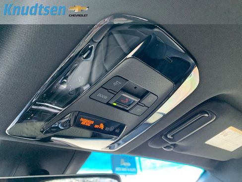 Used 2022 Toyota Venza XLE image 25