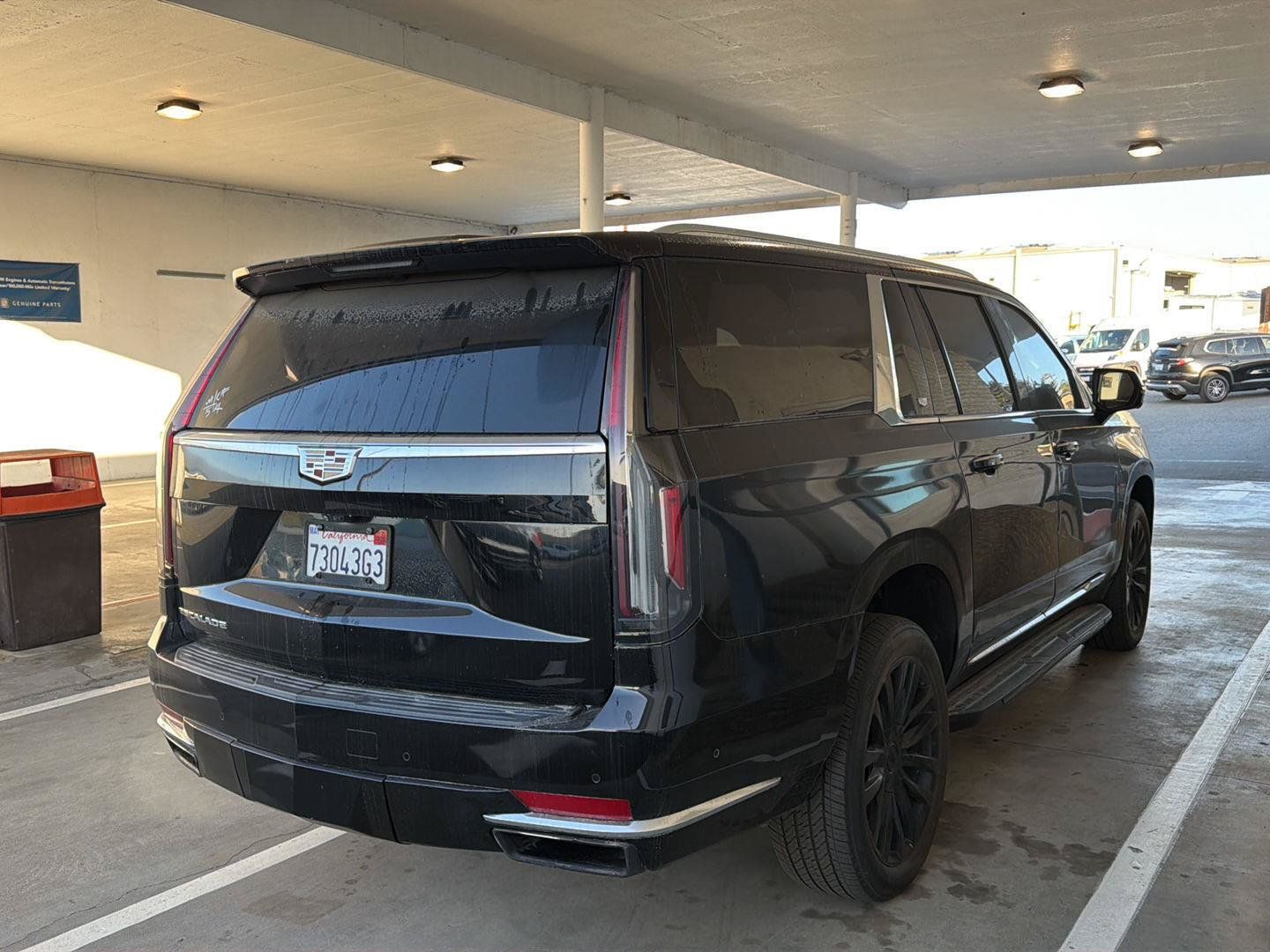 Used 2022 Cadillac Escalade ESV Premium Luxury RWD image 4