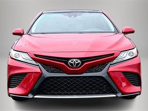 Used 2020 Toyota Camry XSE image 3