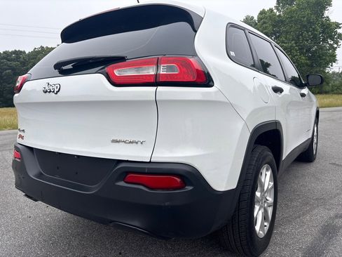 Used 2015 Jeep Cherokee Sport w/ Cold Weather Group AWD/4WD image 5