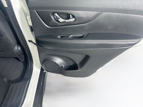 Used 2017 Nissan Rogue SV image 29