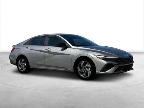 New 2025 Hyundai Elantra SEL image 10