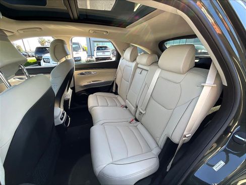 Used 2025 Genesis GV70 2.5T w/ Advanced Package AWD/4WD image 28