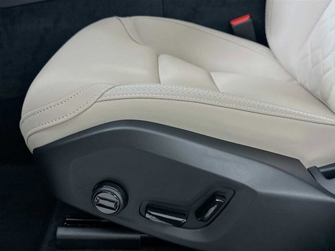 New 2026 Volvo XC90 B6 Plus w/ Protection Package Premier image 18