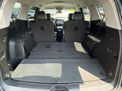 Certified 2023 GMC Acadia SLT w/ Elevation Edition AWD/4WD image 10