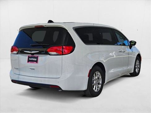 New 2025 Chrysler Voyager LX image 2