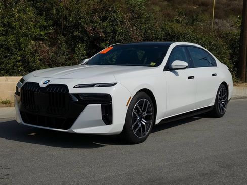 Used 2023 BMW 740i image 25