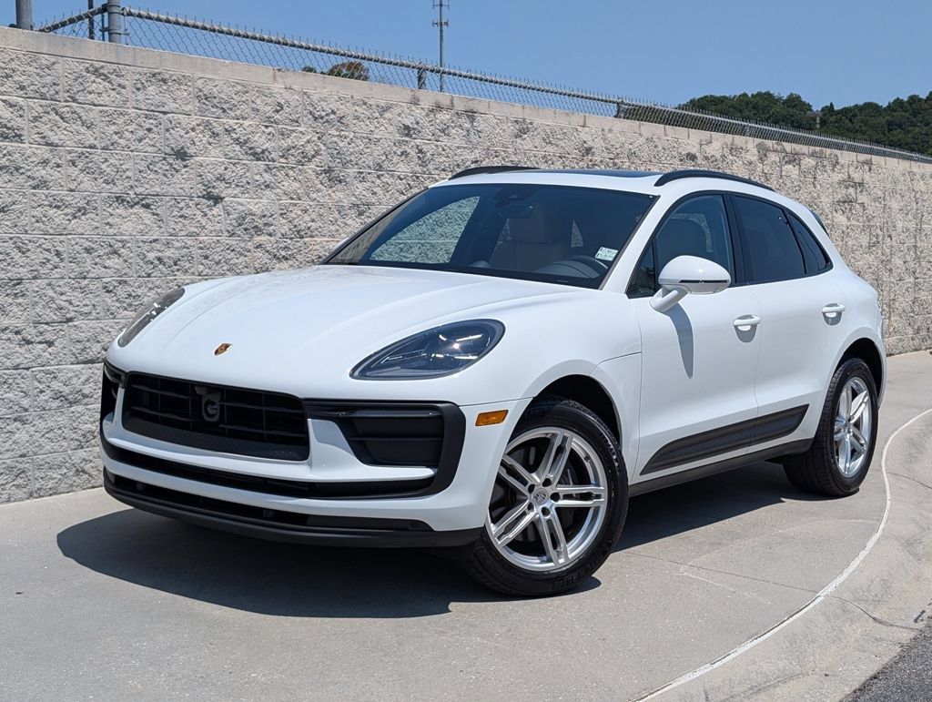 Used 2026 Porsche Macan AWD/4WD image 1