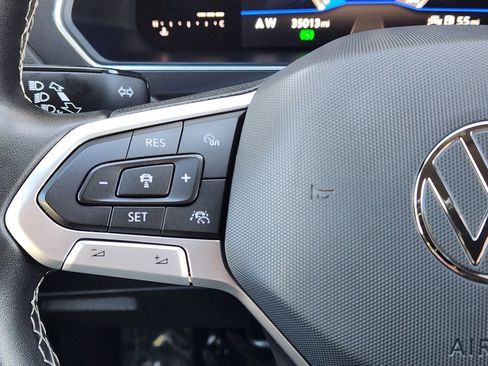 Used 2022 Volkswagen Tiguan SE image 18